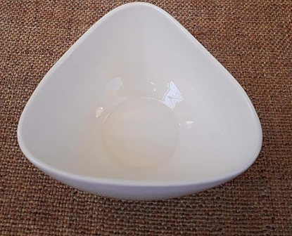 Picture of BONE-CHINA TRIANGLE DEEP BOWL BIG